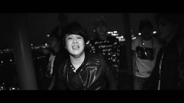 Thanh Bùi cực "bốc" cùng boygroup Kpop trong MV mới ra lò 4