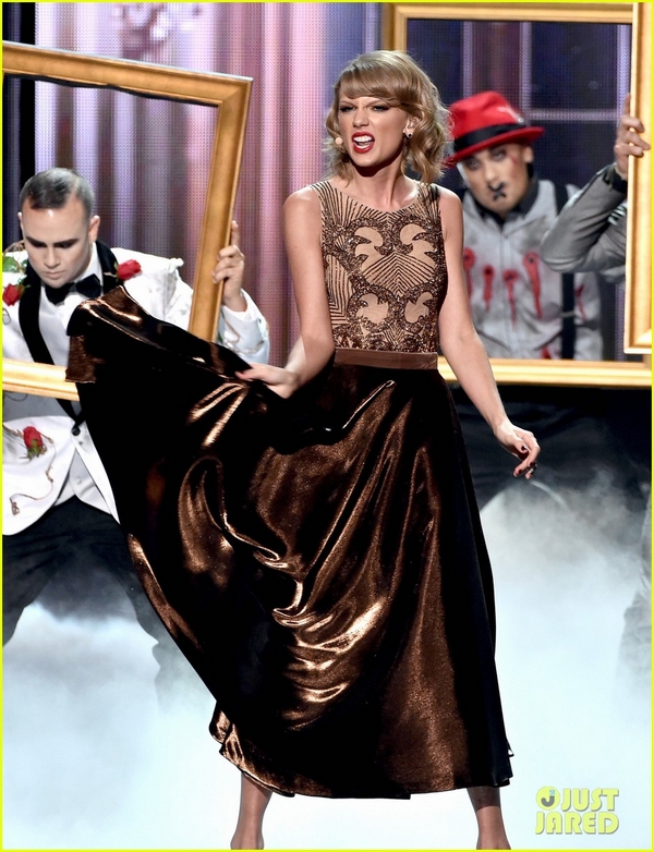 "Bạn gái điên" Taylor Swift phóng hỏa sân khấu "AMAs 2014" 4