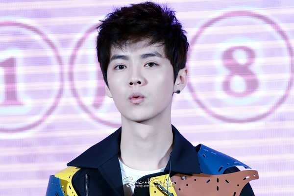 Luhan khoe giọng tr&ecirc;n s&acirc;n khấu solo sau khi rời EXO 1
