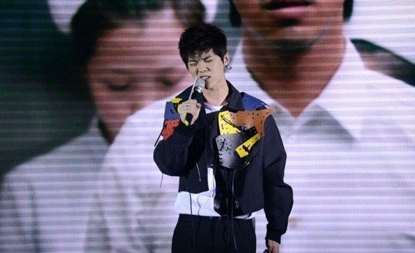 Luhan khoe giọng tr&ecirc;n s&acirc;n khấu solo sau khi rời EXO 5