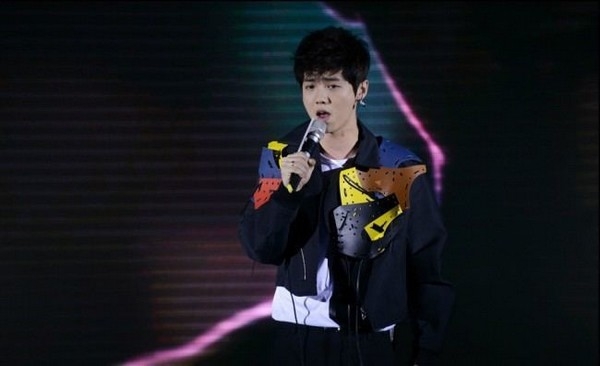 Luhan khoe giọng tr&ecirc;n s&acirc;n khấu solo sau khi rời EXO 6