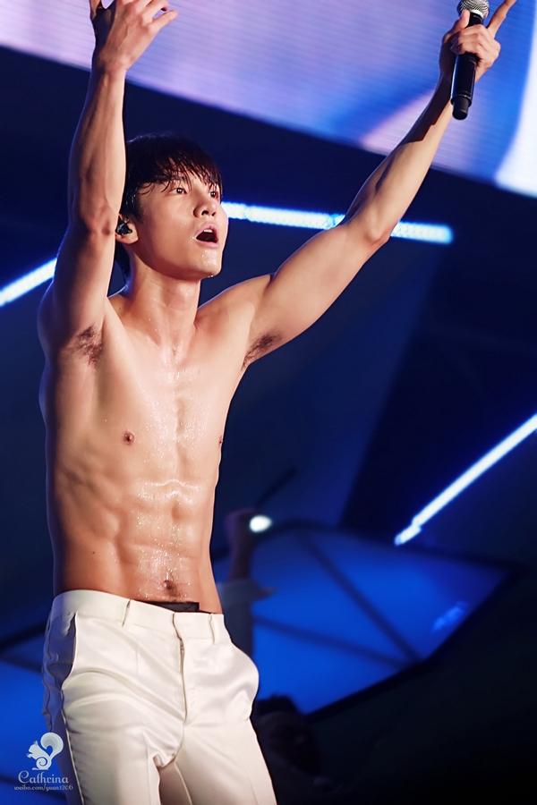 Changmin (DBSK) ăn uống kham khổ suốt 2 tháng để khoe body 5