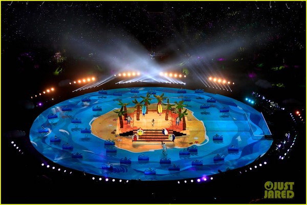 Katy Perry cưỡi sư tử khổng lồ lên sân khấu siêu khủng 10