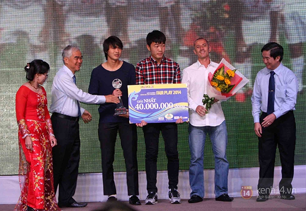 Thành Lương, Xuân Trường, Tuấn Anh mộc mạc đi nhận giải Fair Play 2014 6