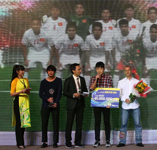 Thành Lương, Xuân Trường, Tuấn Anh mộc mạc đi nhận giải Fair Play 2014 9