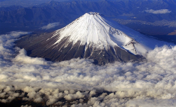 Vẻ đẹp của những ngọn núi lửa hung dữ nhất Nhật Bản 4