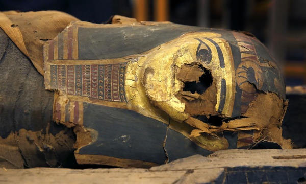 Bật nắp quan tài khám nghiệm xác ướp Ai Cập 2.500 tuổi 1