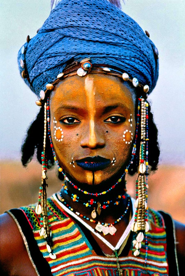 Cách quyến rũ phụ nữ kỳ lạ ở bộ tộc đẹp nhất trên Trái đất 1