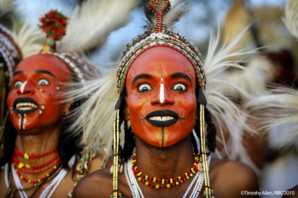Cách quyến rũ phụ nữ kỳ lạ ở bộ tộc đẹp nhất trên Trái đất 5