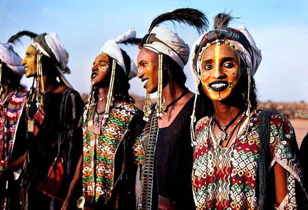 Cách quyến rũ phụ nữ kỳ lạ ở bộ tộc đẹp nhất trên Trái đất 9