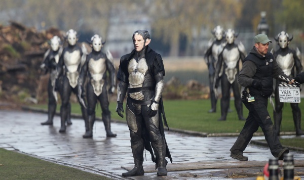 Cận cảnh kẻ thù hắc ám của Thor trong "The Dark World" 2