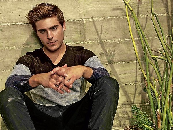 Zac Efron tìm mọi cách cứu "bạn gái" mới 5