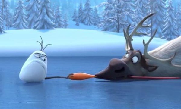 Tuần lộc và người tuyết của Disney giành nhau cà rốt  1