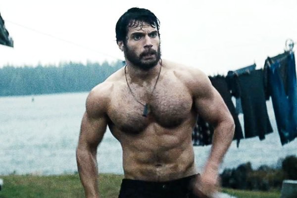 Henry Cavill làm việc như "quái vật" để hóa Siêu Nhân 2