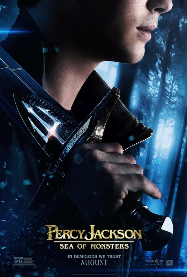 &Aacute; thần Percy Jackson nắm chặt gươm b&aacute;u 1