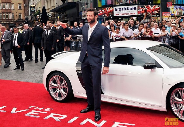 Hugh Jackman khoe siêu xe tại lễ ra mắt "The Wolverine" 2