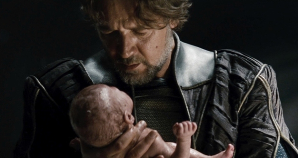 Russell Crowe khao kh&aacute;t quay lại l&agrave;m cha Si&ecirc;u nh&acirc;n 1