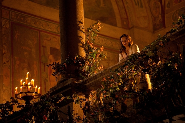"Romeo and Juliet" mới tràn ngập cảnh lãng mạn ngọt ngào 5