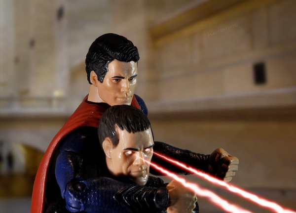 Sự thực về chi tiết g&acirc;y tranh c&atilde;i nhất của "Man of Steel" 2
