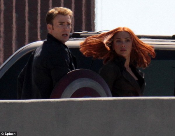 Black Widow trần tình về nụ hôn với Captain America 4