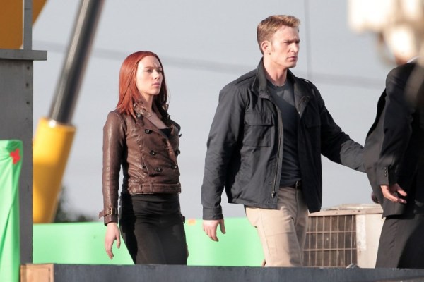 Black Widow trần tình về nụ hôn với Captain America 7