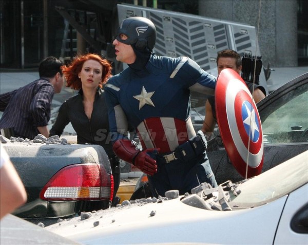Black Widow trần tình về nụ hôn với Captain America 3
