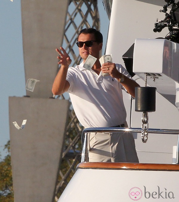 "Sói phố Wall" Leonardo DiCaprio coi tiền như rác 1