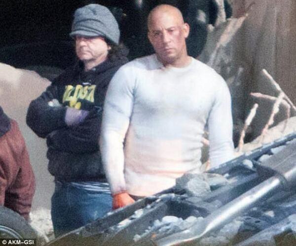 Cặp đ&ocirc;i "Fast & Furious 7" tho&aacute;t chết trong gang tấc 5