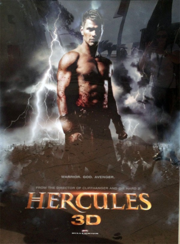 Hercules bị xiềng xích và bán đi làm nô lệ 11