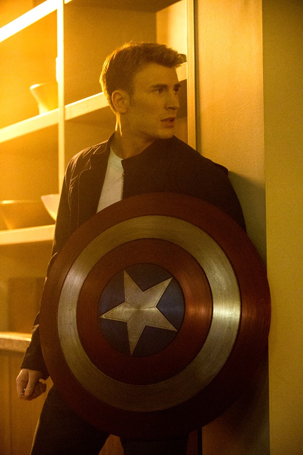 Captain America thế kỷ 21 có một bộ đồ mặc mấy chục năm 2