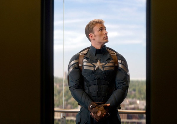 Captain America thế kỷ 21 có một bộ đồ mặc mấy chục năm 4