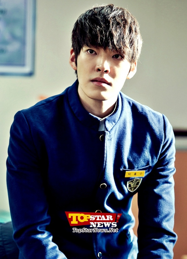 Hot boy "School 2013" làm "con trai" Jang Dong Gun 2