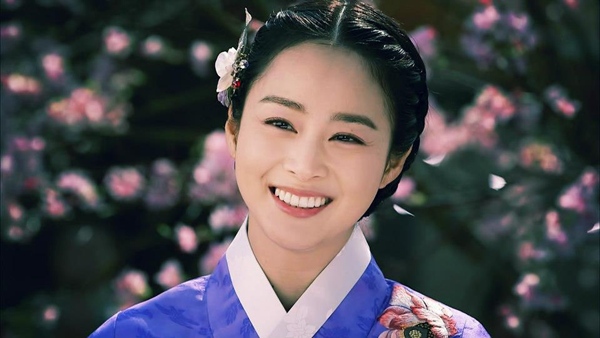 Yoo Ah In "căng thẳng" vì vẻ đẹp của Kim Tae Hee 4