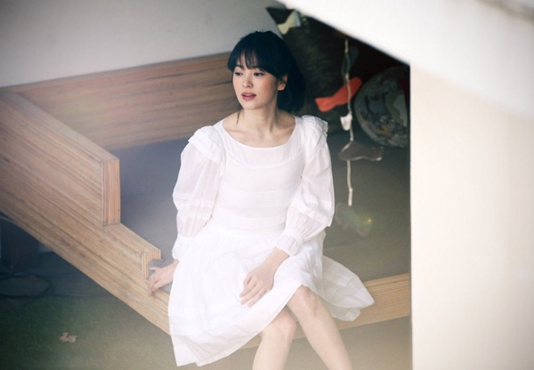 Song Hye Kyo "mê mẩn" giọng nói của biên kịch "Gió đông" 4