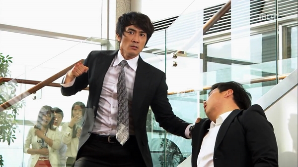 Biết "bạn g&aacute;i" h&ocirc;n trai lạ, Song Seung Hun t&aacute;i mặt 9