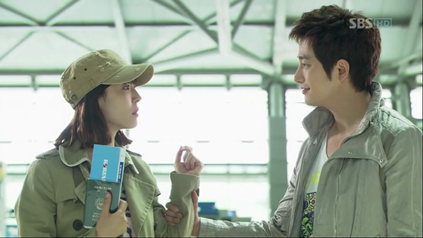Cảnh nắm cổ tay lôi đi trong phim Hàn: Lãng mạn hay bạo lực?  8