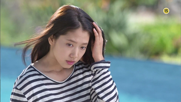 Park Shin Hye ngẩn ngơ nhìn gái lạ ôm Lee Min Ho 6