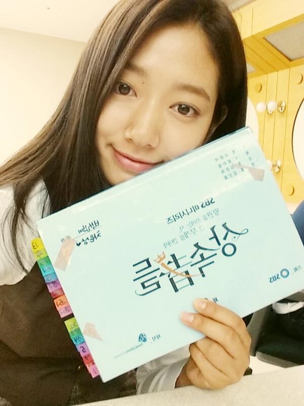 Park Shin Hye cầm dĩa, định "xử lý" Lee Min Ho 7