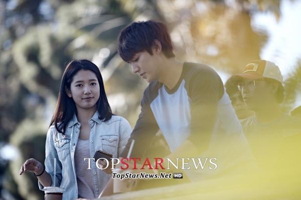 Park Shin Hye choáng vì bị Lee Min Ho dồn vào góc phòng 6