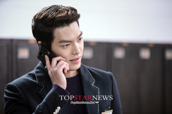 Kim Woo Bin gần như "dính" lấy Park Shin Hye 2