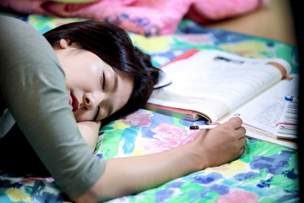 Lộ diện "Ho&agrave;ng tử ngủ trong rừng" của "The Heirs" 7