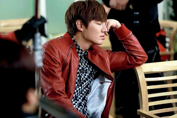 Lộ diện "Ho&agrave;ng tử ngủ trong rừng" của "The Heirs" 1