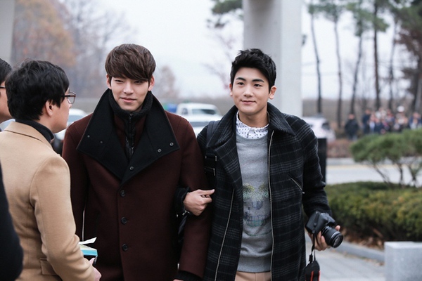 Kim Tan chơi trội giữa 1 dàn vest đen trong đám cưới "The Heirs" 20