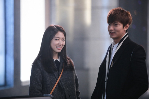 Kim Tan chơi trội giữa 1 dàn vest đen trong đám cưới "The Heirs" 10