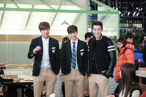 Kim Tan chơi trội giữa 1 dàn vest đen trong đám cưới "The Heirs" 17