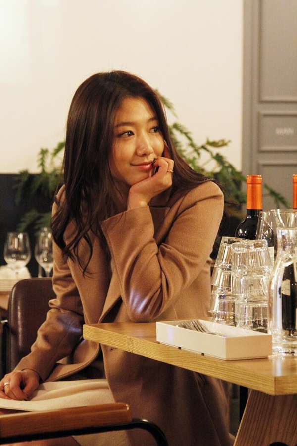 Park Shin Hye hoảng sợ vì Lee Min Ho hôn quá nồng nhiệt 4