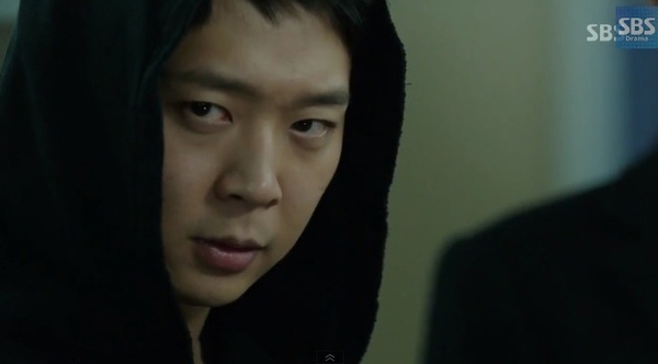 Tae Kyung (Yoochun) chống lại hàng chục cảnh vệ 2