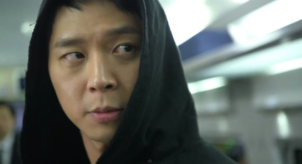 Tae Kyung (Yoochun) chống lại hàng chục cảnh vệ 4