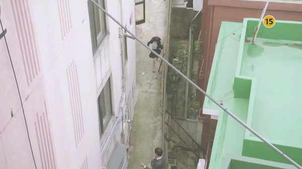 Choi Jin Hyuk ăn vận lịch l&atilde;m, bắt người đẹp chạy bộ thục mạng  1