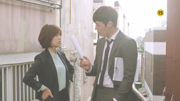 Choi Jin Hyuk ăn vận lịch l&atilde;m, bắt người đẹp chạy bộ thục mạng  2